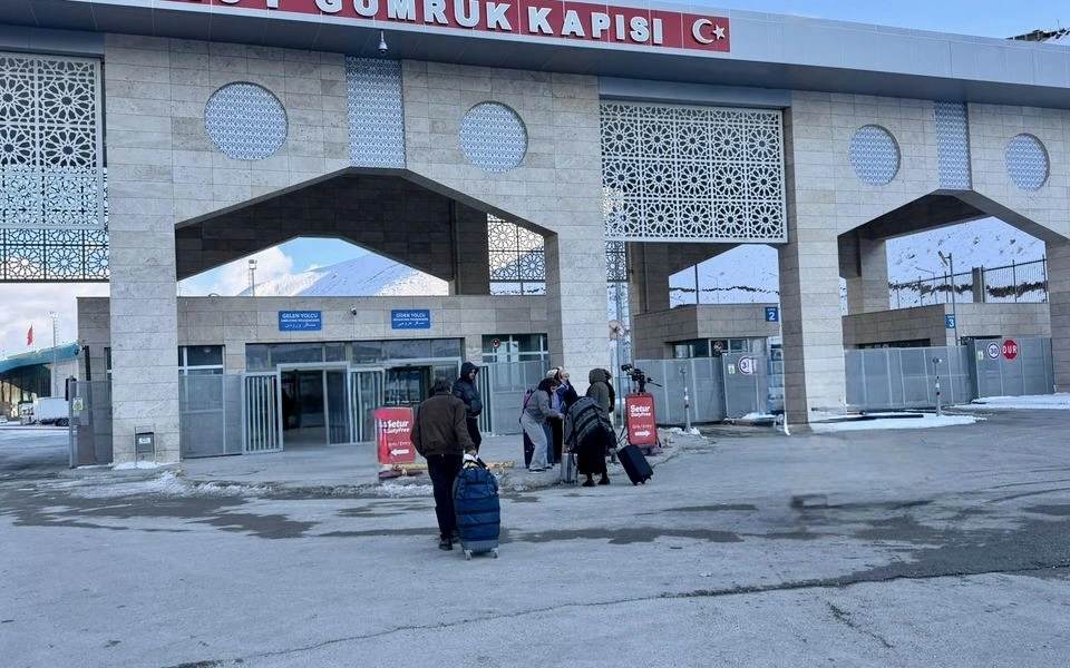 THAÏLANDE – IRAN : Première vague d’évacuation des Thaïlandais par voie terrestre