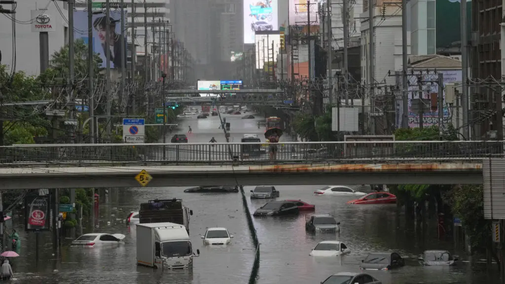 Thaïlande: des pluies exceptionnelles inondent Bangkok et 21 provinces du pays