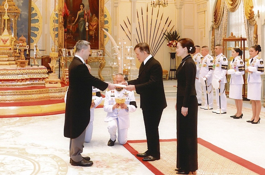 THAÏLANDE – DIPLOMATIE : Le roi et la reine reçoivent le nouvel ambassadeur des États-Unis