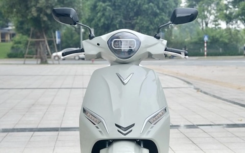 VIETNAM – ÉCONOMIE : VinFast mise sur la double batterie pour ses nouveaux scooters électriques