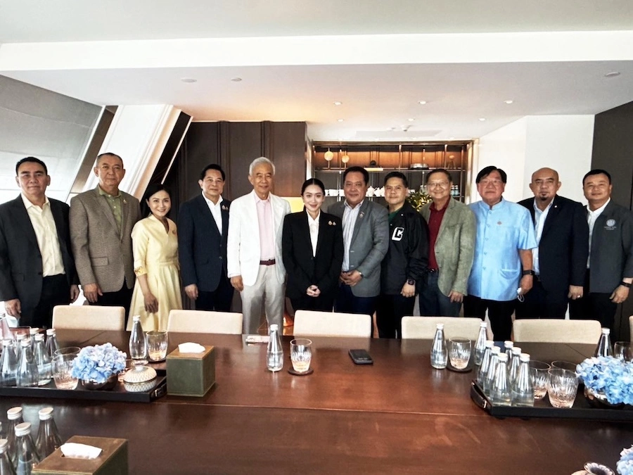 THAÏLANDE – POLITIQUE : Assiégée, la première ministre se drape dans le sursaut national