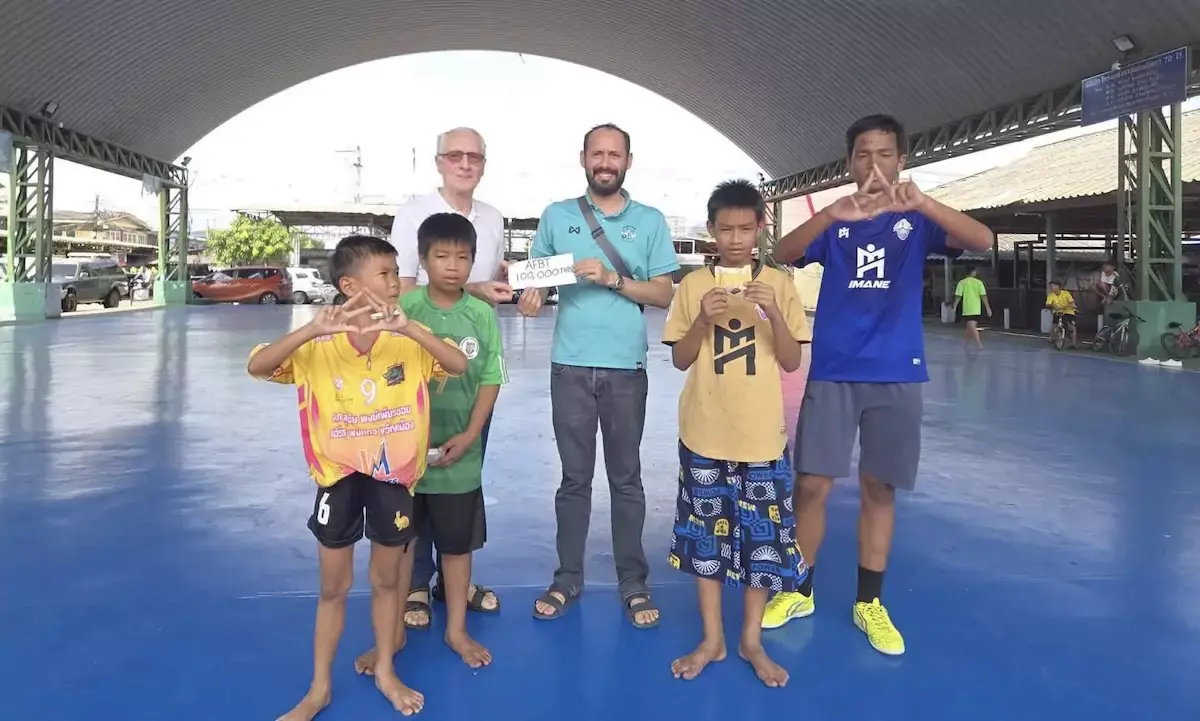 THAÏLANDE – COMMUNAUTÉ : L’AFBT débloque 100 000 bahts pour des familles de Khlong Toei