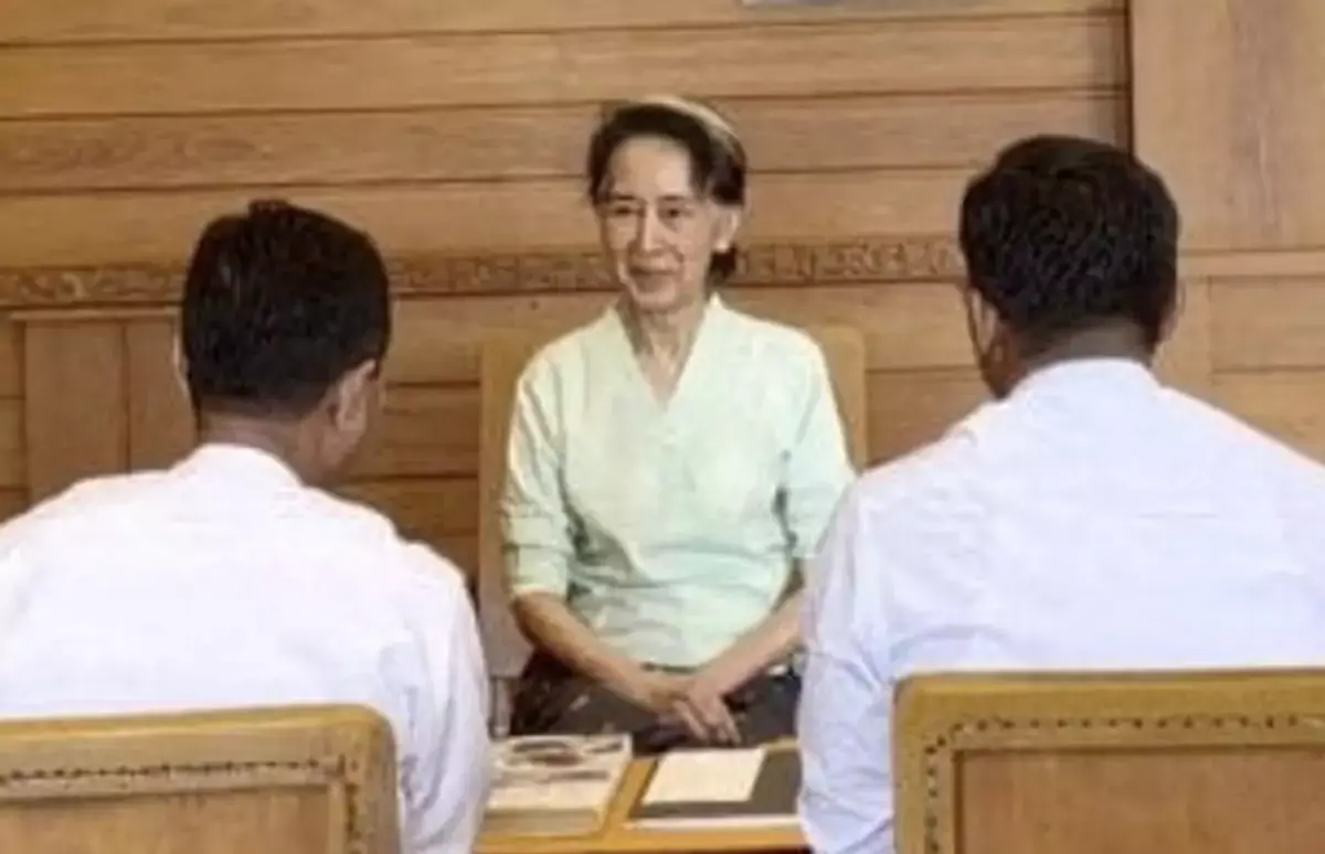 BIRMANIE – POLITIQUE : Aung San Suu Kyi réapparaît sur des photos après un geste du roi Charles III