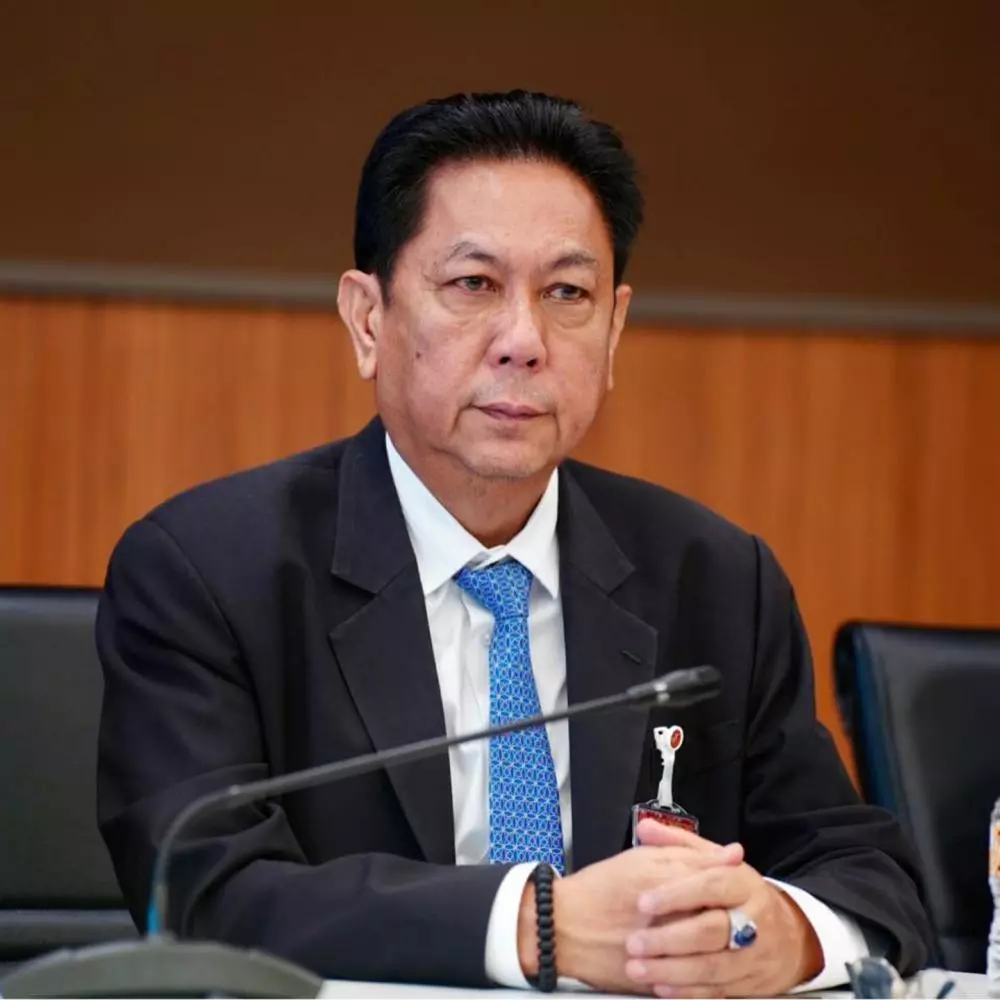 Wisut 'confiant' Thaksin assistera à l'enquête de la Cour suprême.