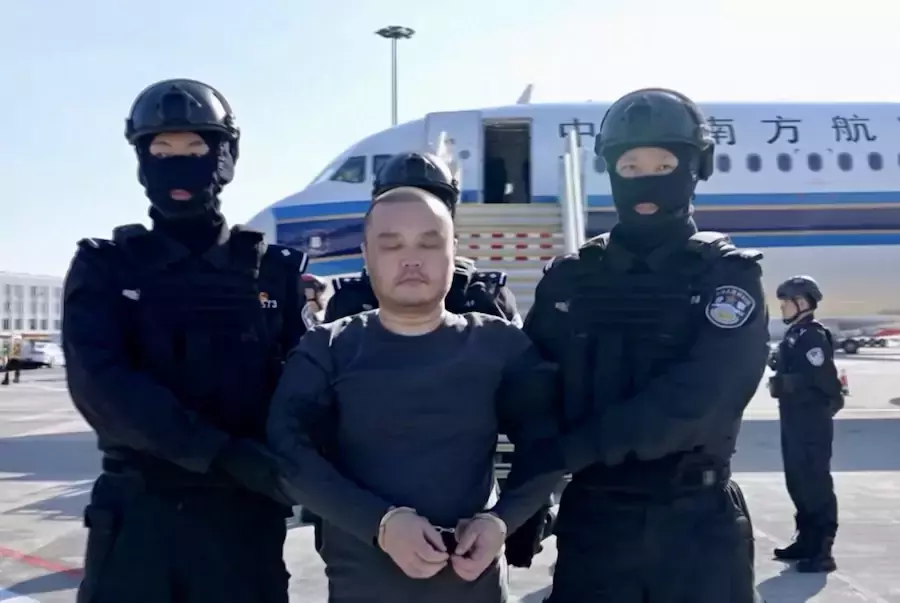 CAMBODGE – SOCIÉTÉ : Un dirigeant lié aux arnaques en ligne arrêté et extradé vers la Chine