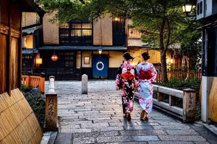 JAPON – TOURISME : Taxe de départ, accès restreint à Kyoto… le Japon serre la vis face au surtourisme
