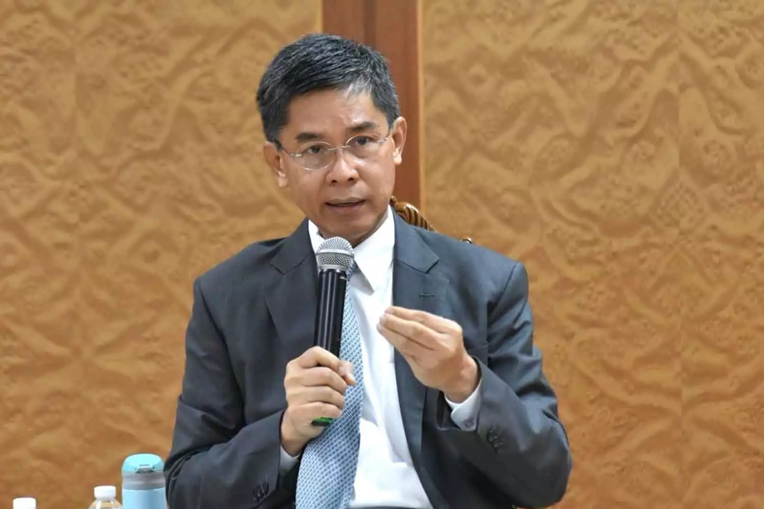 Cambodge 'poussé par l’incertitude'