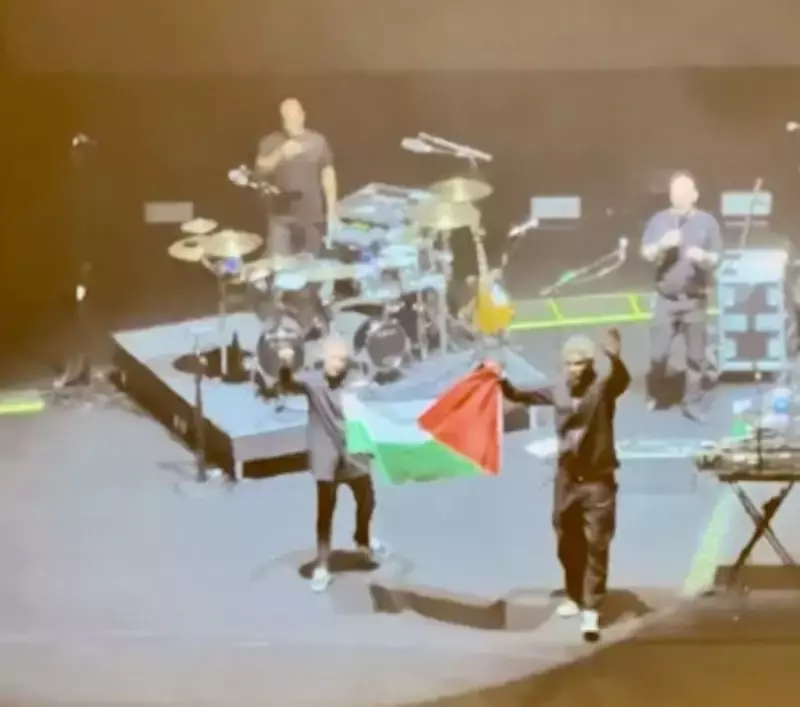 SINGAPOUR – CULTURE : Deux membres de Massive Attack interdits de retour après un concert