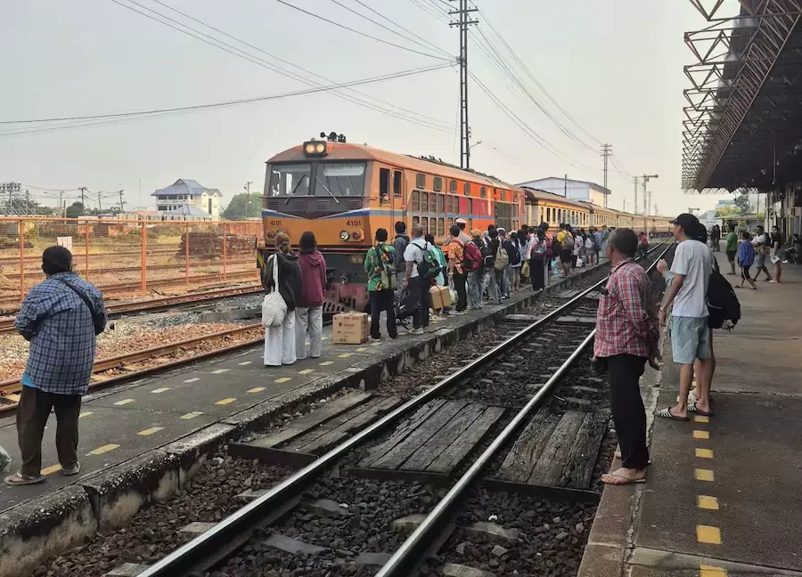 THAÏLANDE – SOCIÉTÉ : Le grand retour de Songkran sous haute surveillance