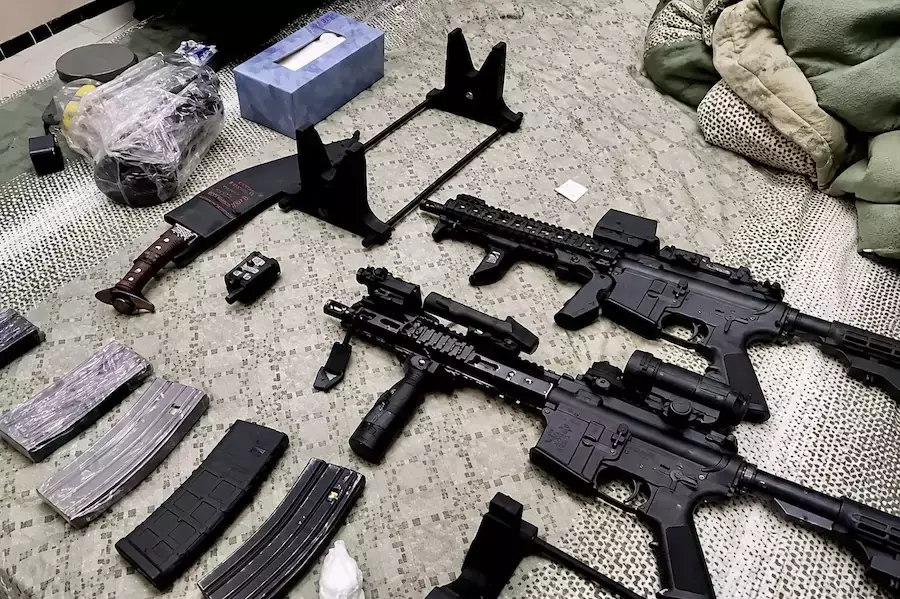 PATTAYA – SOCIÉTÉ : Un ressortissant chinois arrêté avec des explosifs C4 et des armes militaires