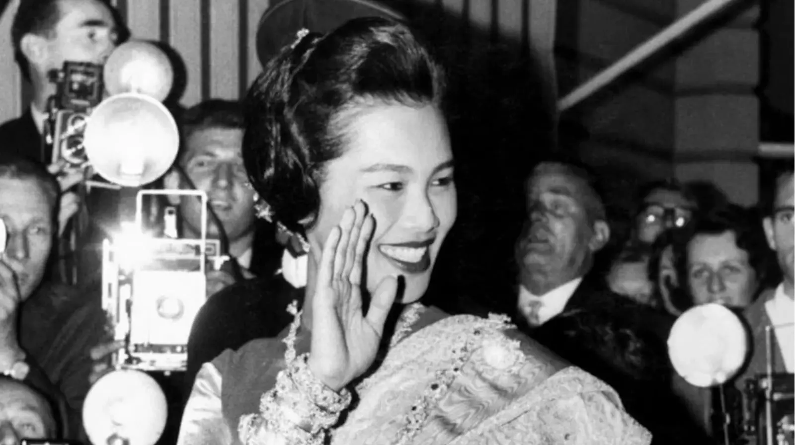 THAILANDE – MONARCHIE : Gavroche pleure la disparition de SM la Reine Sirikit