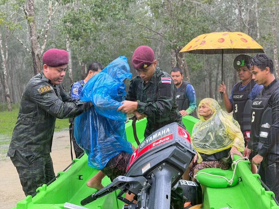 THAÏLANDE – INONDATIONS : Mobilisation des forces armées