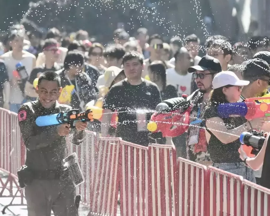 THAÏLANDE – SOCIÉTÉ : À Bangkok, Songkran célèbre l’unité et le rayonnement de la culture thaïlandaise