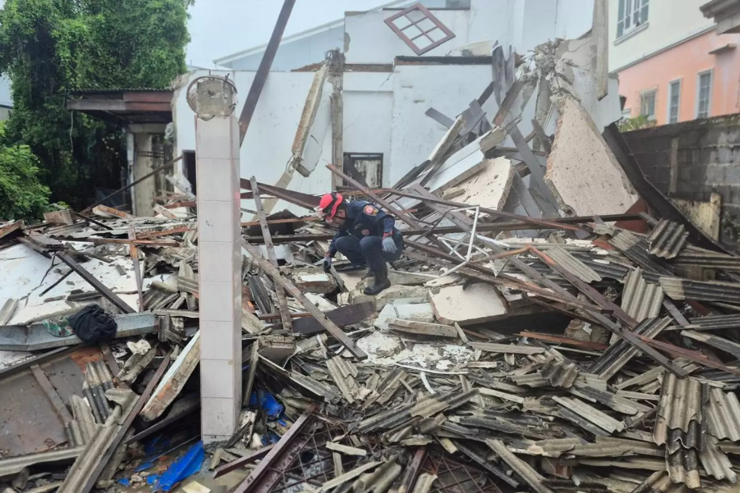 Maison s'effondre pendant sa démolition, des travailleurs blessés