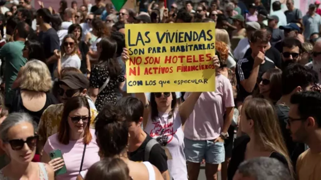 Surtourisme: un trop plein exaspérant au Kenya, en Thaïlande et à Barcelone
