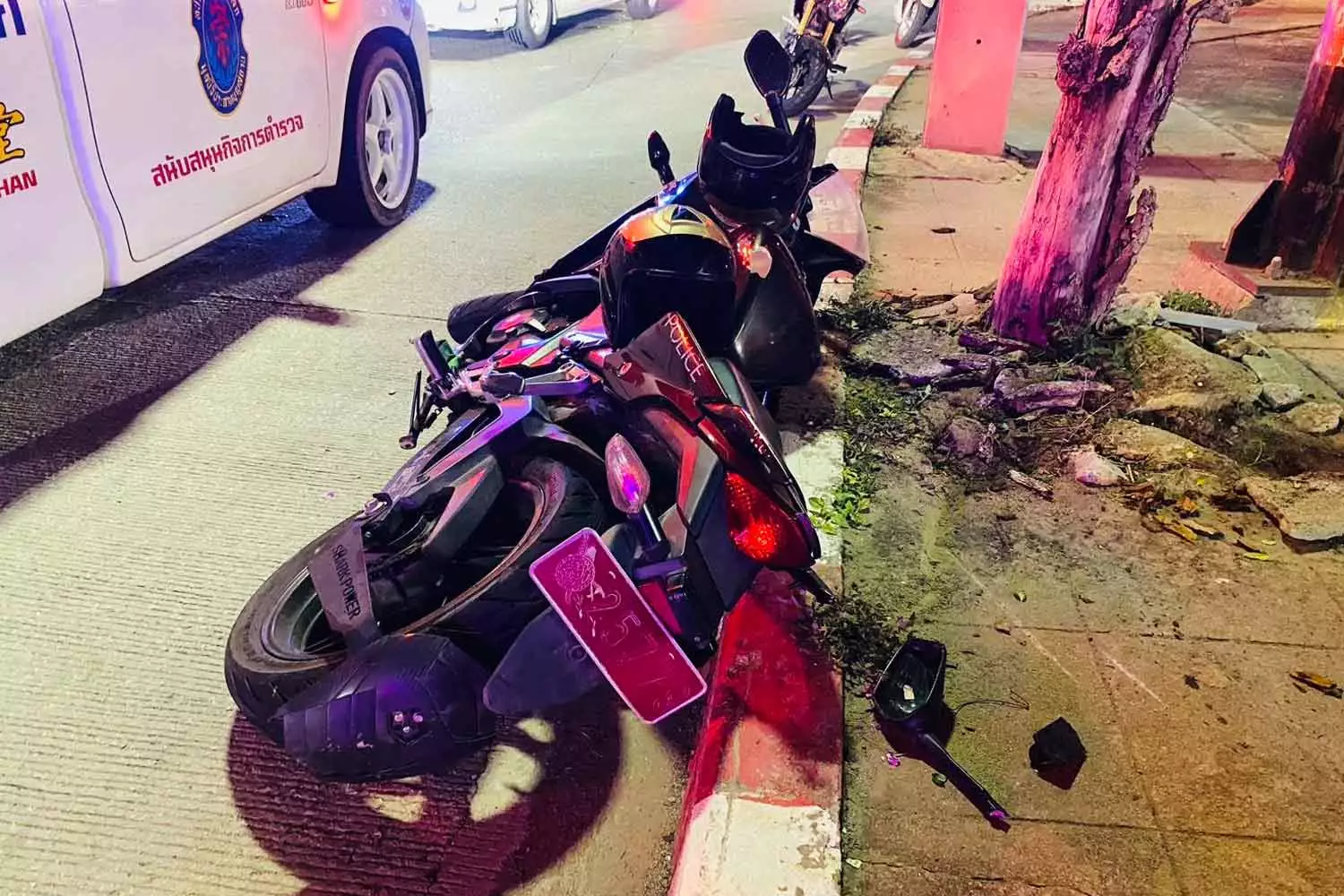 Poursuite en moto de la police tourne au drame: un officier tué, un autre blessé