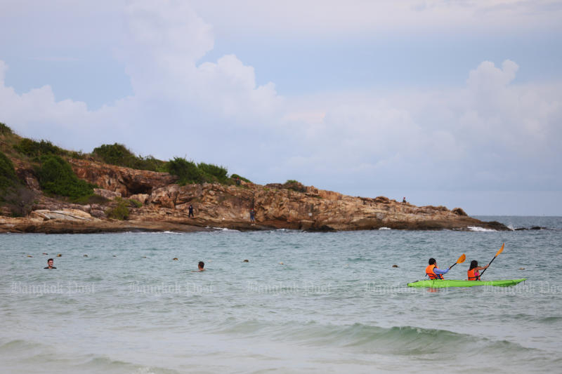 Des suspects indiens fuient après la découverte du corps d'un compatriote sur l'île de Koh Samet.