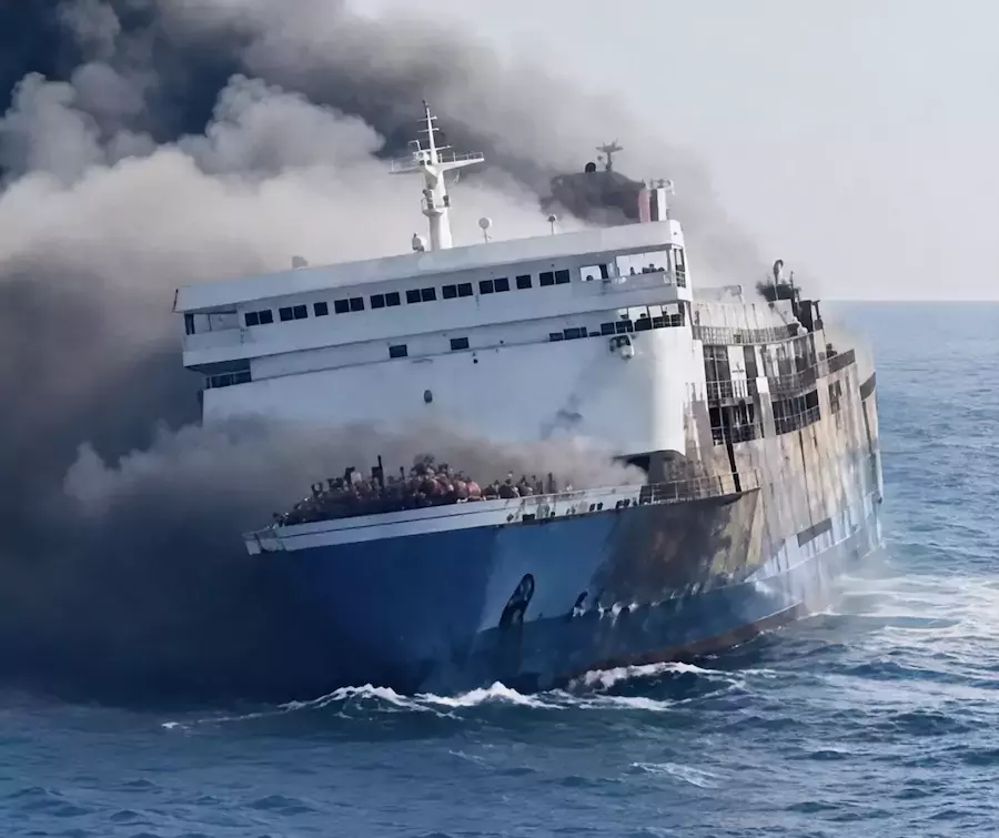 INDONÉSIE – CATASTROPHE : Un ferry en flammes fait cinq morts et 39 disparus entre Java et Sulawesi