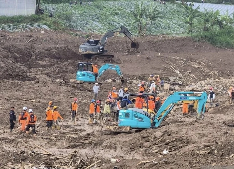 INDONÉSIE – SOCIÉTÉ :  64 morts dans un glissement de terrain à Java