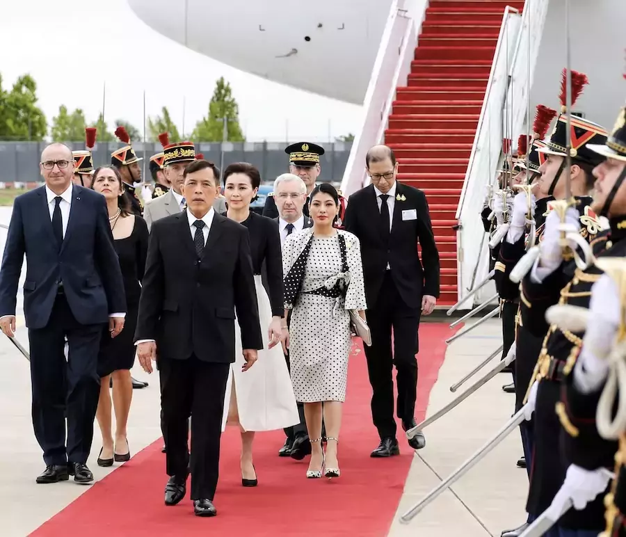 THAÏLANDE – FRANCE : L’avion spécial de SM Rama X a atterri à Paris