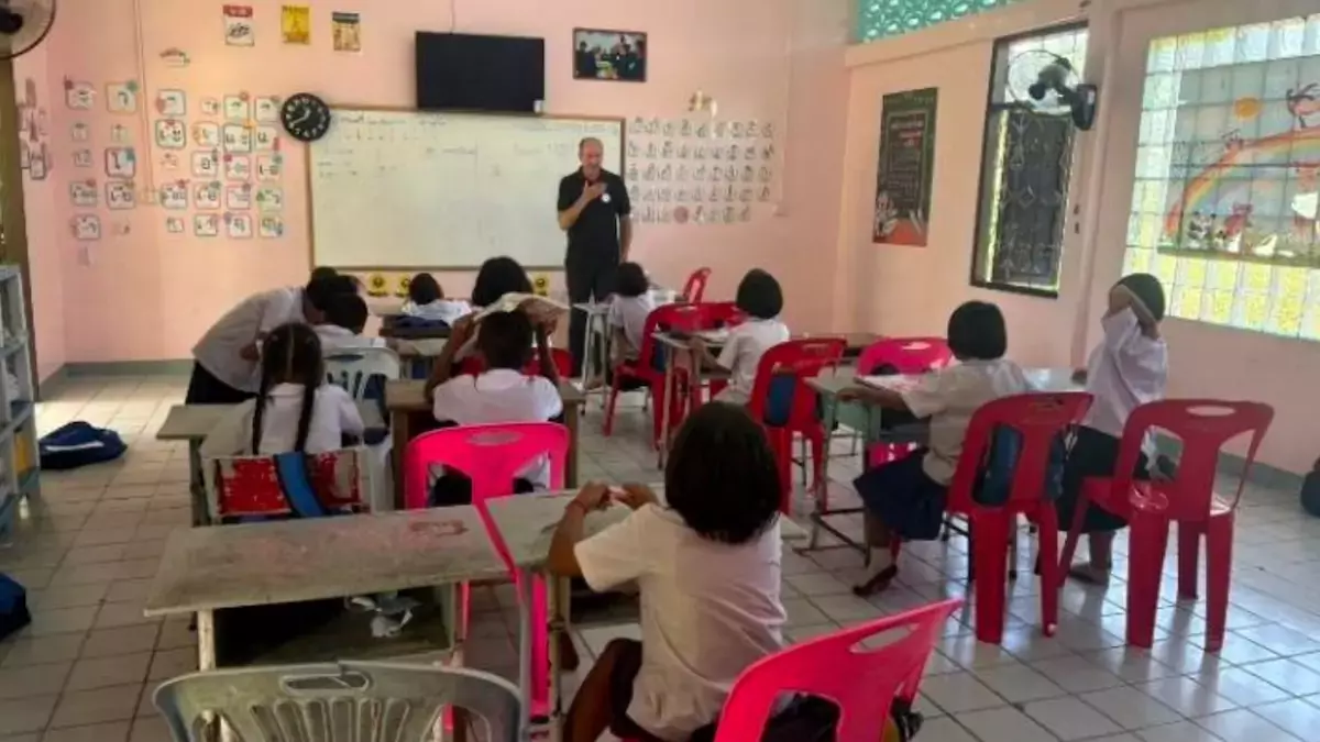 THAÏLANDE – FRANCE : À Krabi, les écoliers de Natacha School se mettent au français