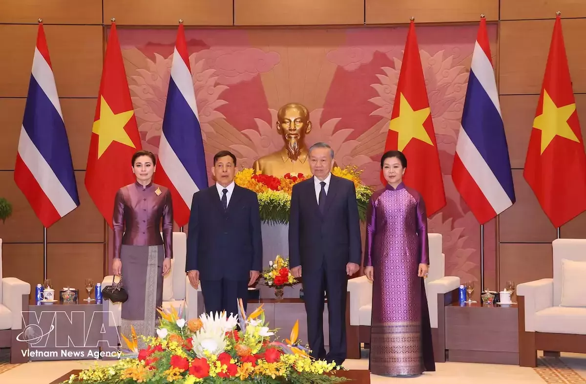 VIETNAM – THAÏLANDE : À Hanoï, tous les honneurs d’État pour Rama X