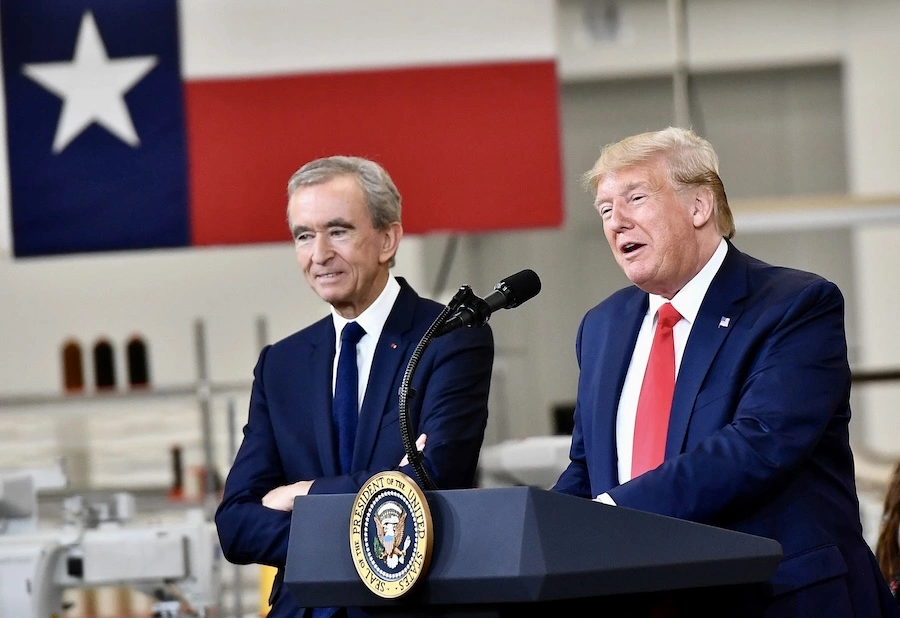 FRANCE – POLITIQUE : Vue d’ailleurs, la France soumise (siglée LVMH)
