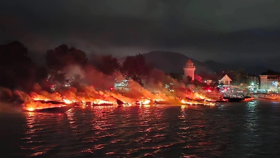 PHUKET – SOCIÉTÉ : Un incendie ravage une dizaine de vedettes rapides à Chalong