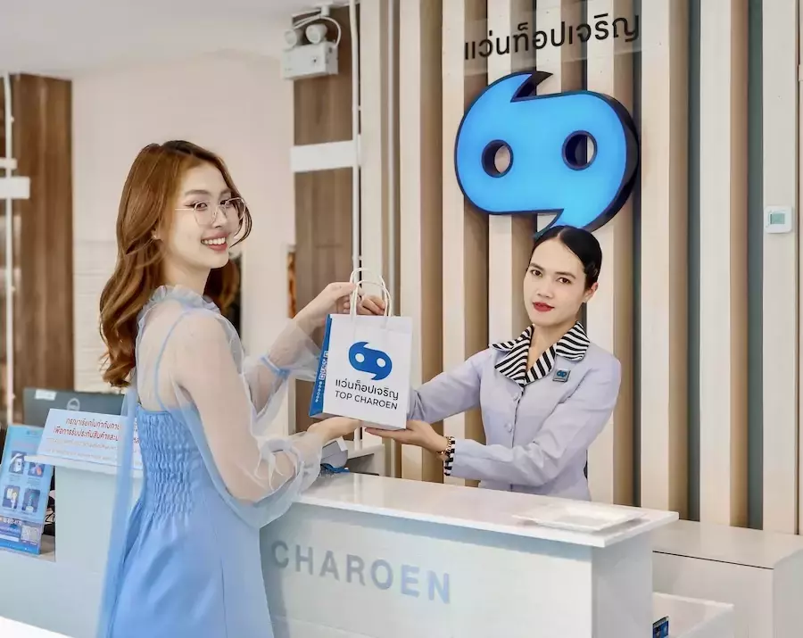 THAÏLANDE – FRANCE : EssilorLuxottica prend une participation dans Top Charoen