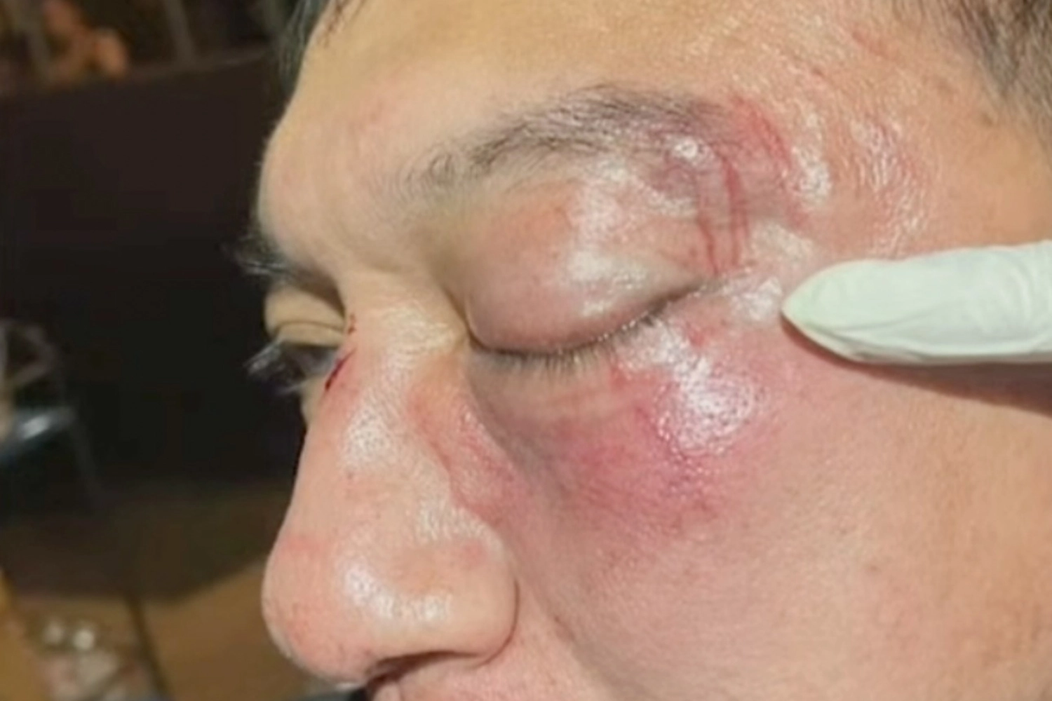 Capitaine de police accusé d'agression envers un chanteur