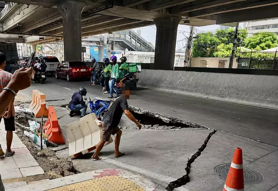 BANGKOK – SOCIÉTÉ : Un affaissement de chaussée paralyse le secteur de Fai Chai