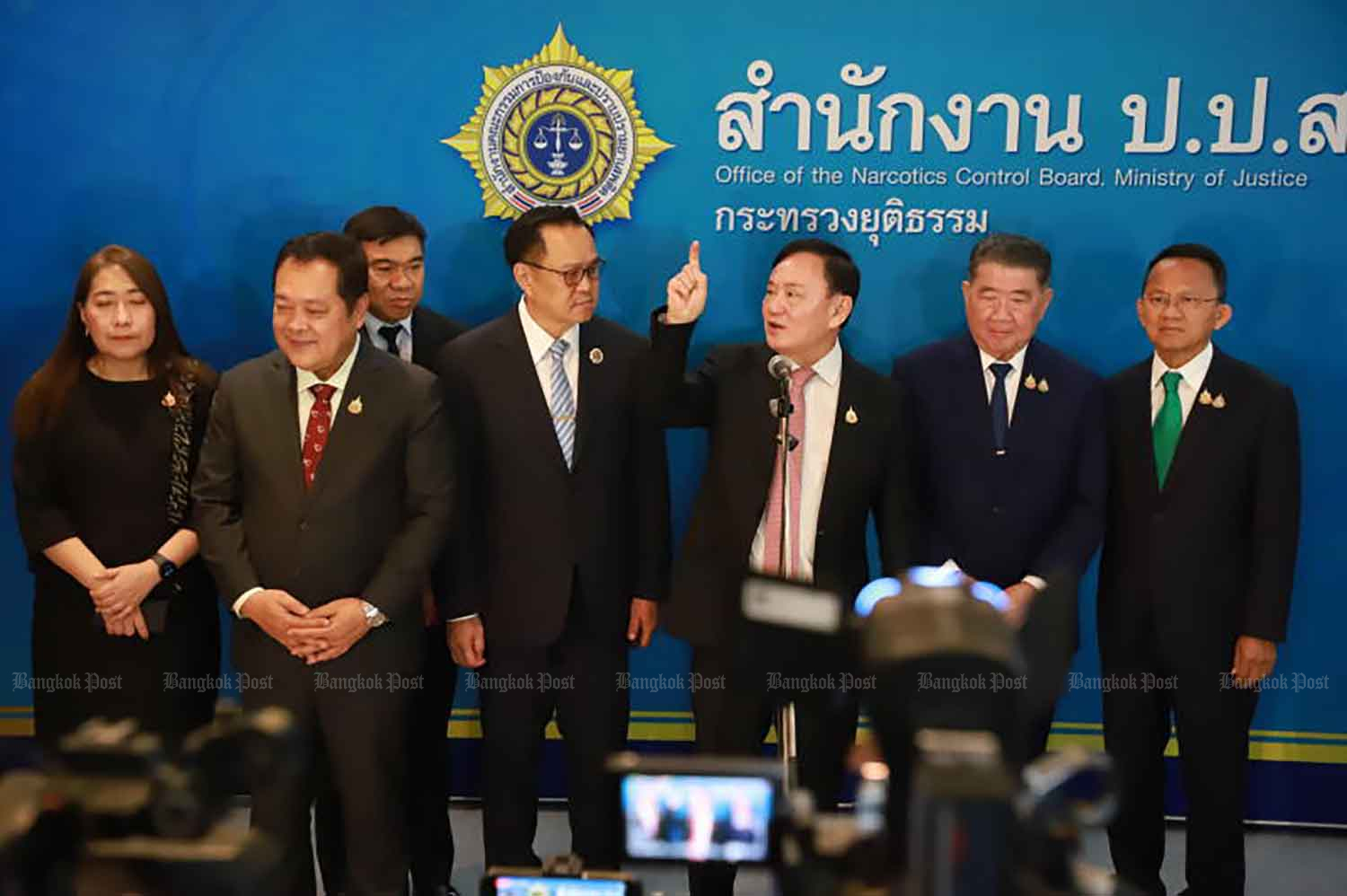 Coalition pour un mandat complet, dit Thaksin