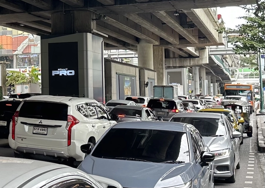 GAVROCHE HEBDO – ÉDITORIAL : Et si les Thaïlandais abandonnaient leurs voitures ?