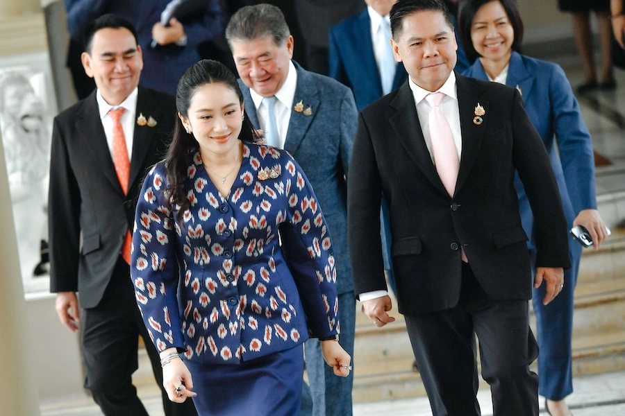 THAÏLANDE – POLITIQUE : Les excuses de la Première ministre Thaïlandaise vont-elles suffire à la sauver ?