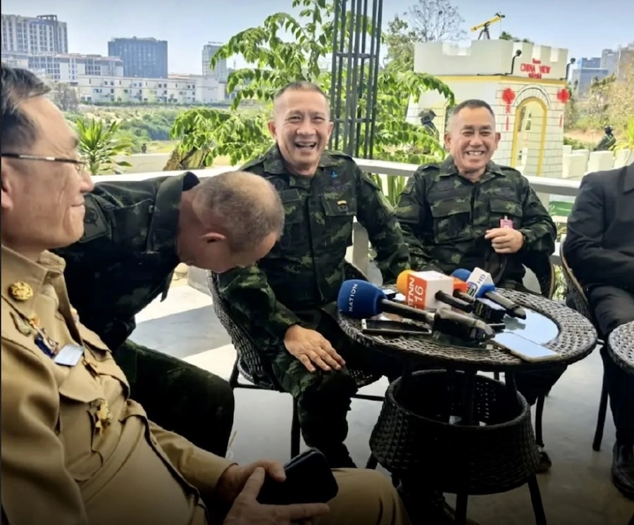 THAÏLANDE – FRANCE : L’armée thaïlandaise vient faire du shopping à Paris