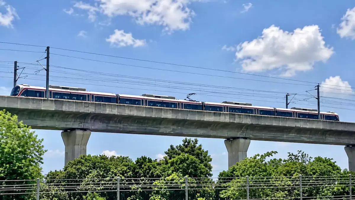 THAÏLANDE – SOCIÉTÉ : Bangkok sécurise l’Airport Rail Link, mais le train des trois aéroports reste bloqué