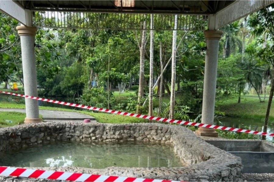 Un homme retrouvé mort dans une piscine d'eau chaude.