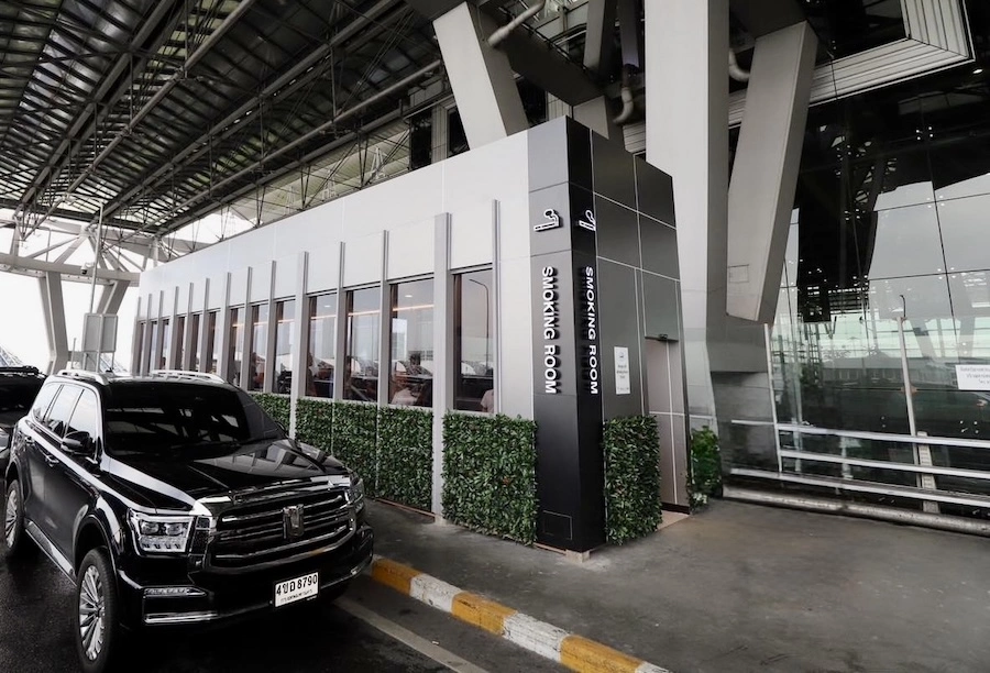 THAÏLANDE – TOURISME : L’aéroport Suvarnabhumi inaugure des zones fumeurs